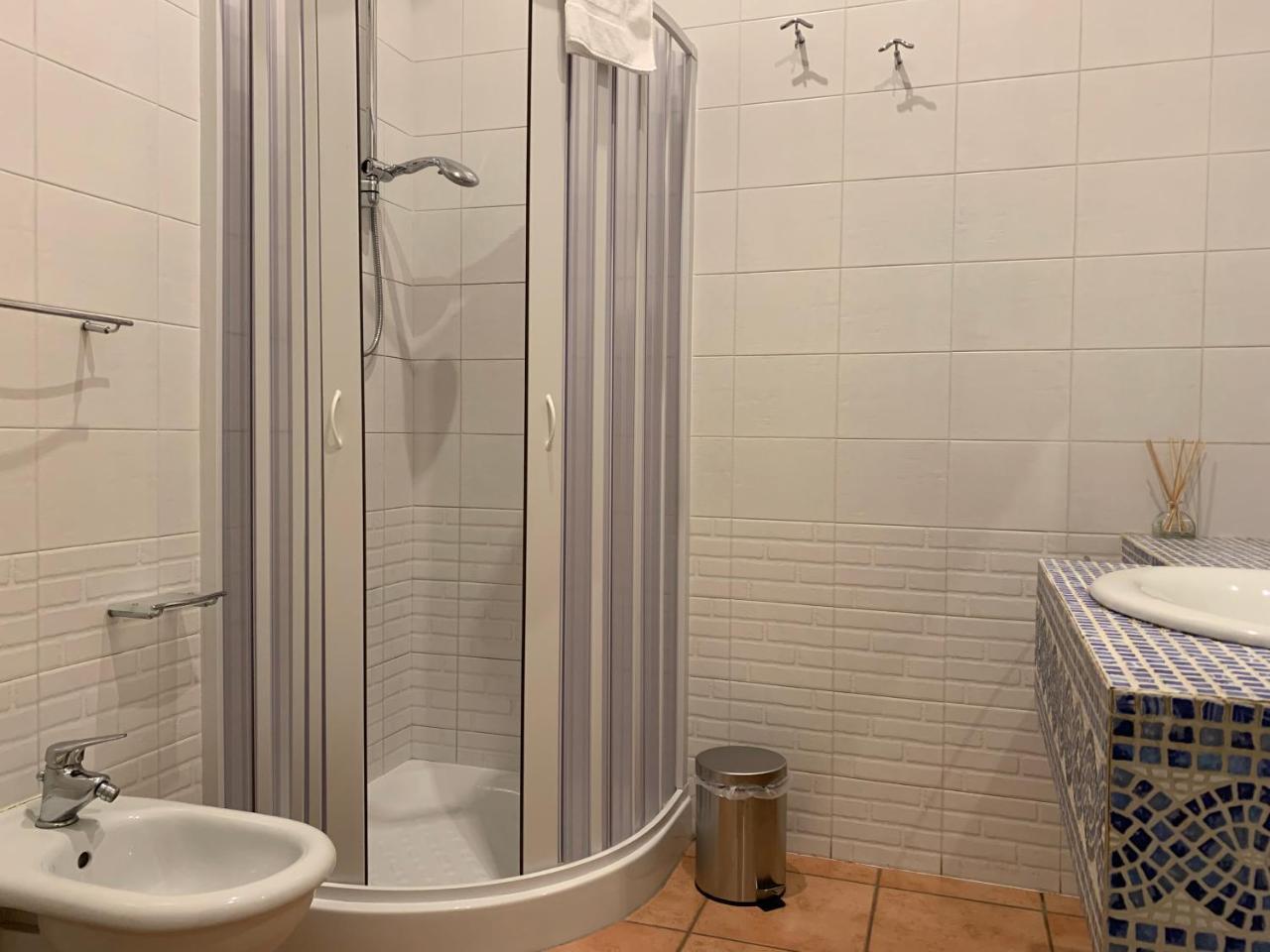 A Due Passi Dal Ponte Hotel Taranto Luaran gambar