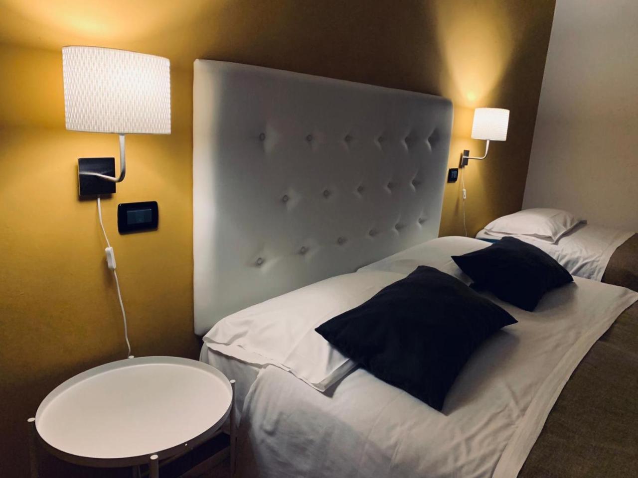 A Due Passi Dal Ponte Hotel Taranto Luaran gambar