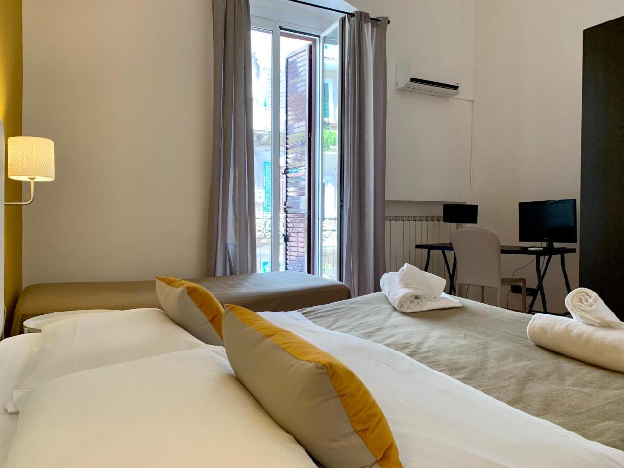 A Due Passi Dal Ponte Hotel Taranto Luaran gambar