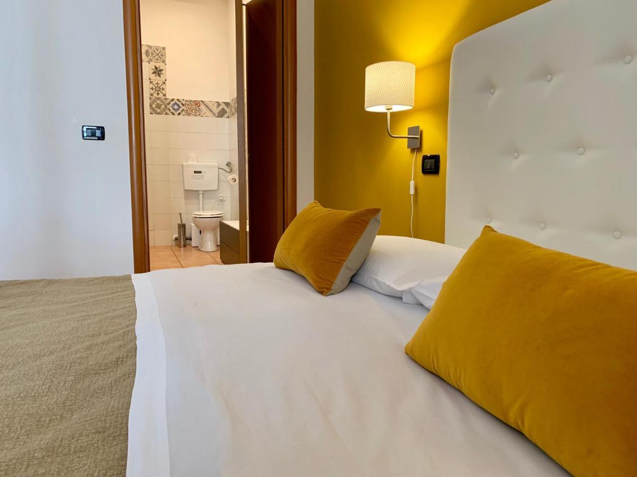A Due Passi Dal Ponte Hotel Taranto Luaran gambar